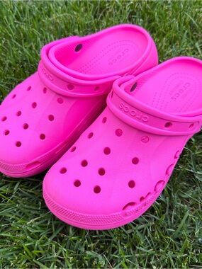 Crocs Adult Baya Clogs Hot Pink  Women's Size 8 Classic Comfort EUC